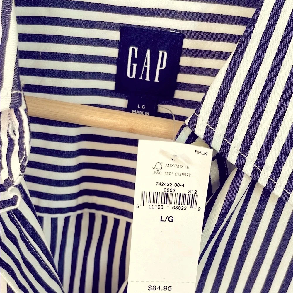 NWT GAP Women's Striped Button Down Shirt - Navy and White Size L - Picture 4 of 6